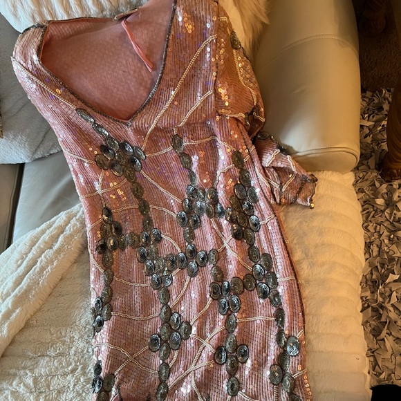 Dresses & Skirts - Women size M vintage sequins dress 👗. In perfect condition priced to sell!